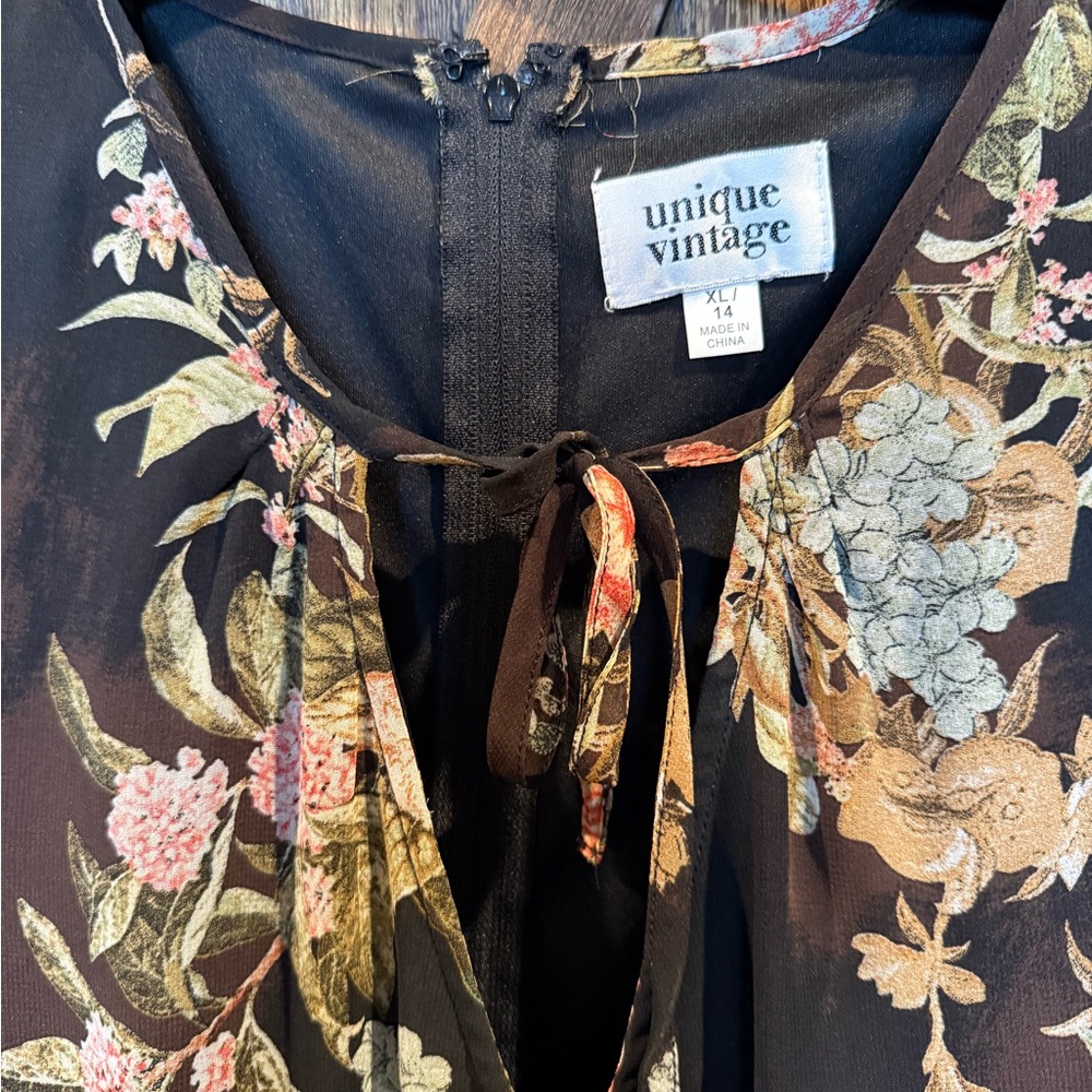Unique Vintage Feminine Floral Midi Dress - Size 14 - Picture 5 of 11
